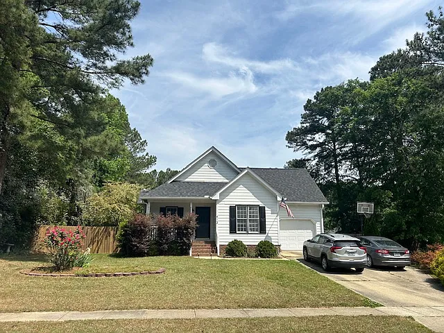 3 bed, 1321 sqft, $1,950 — Photo 2