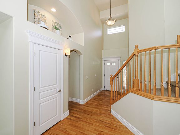 4th image of 11103 S Alpine Creek Way W
