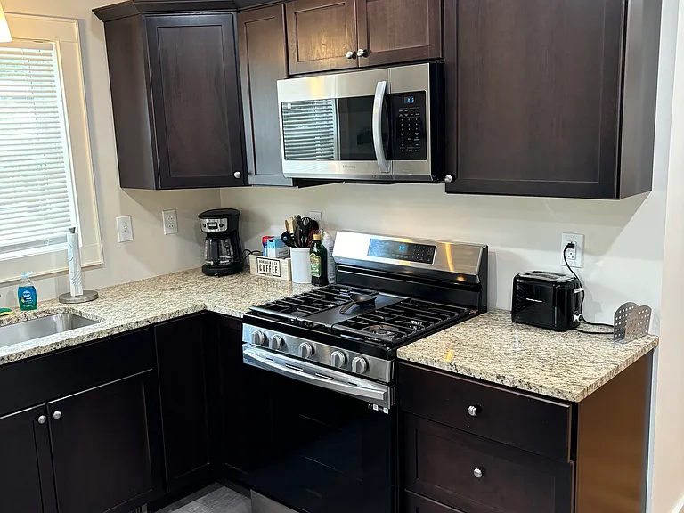 667 Fellows Ave — Photo 4