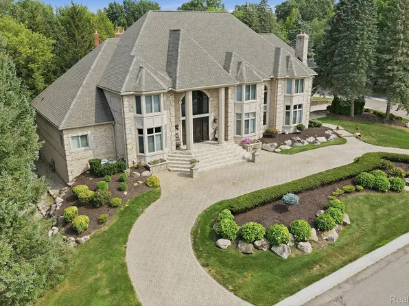 2417 Heronwood Dr, Bloomfield Hills, MI 48302