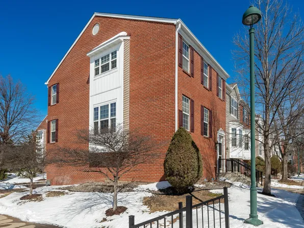 714 Village Pkwy, Circle Pines, MN 55014