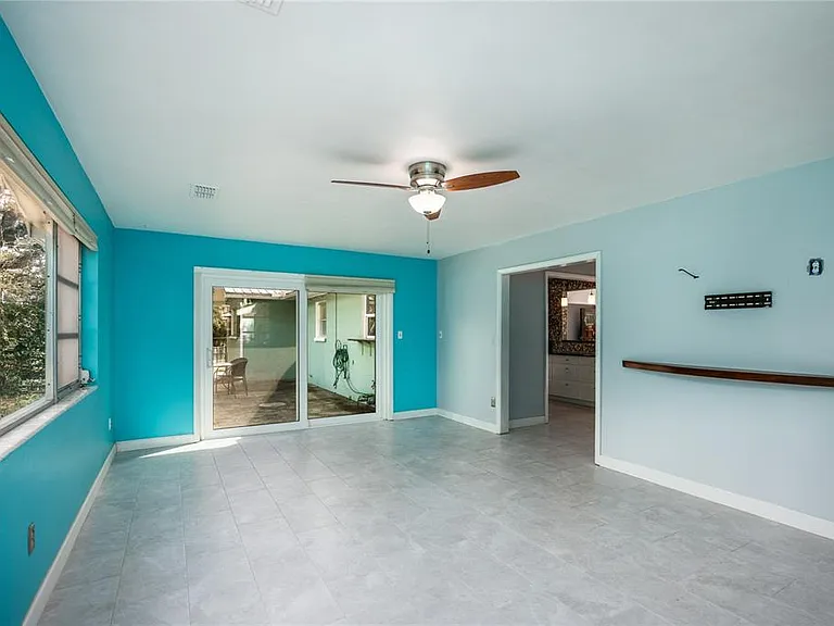 1421 NW 30th St — Photo 33