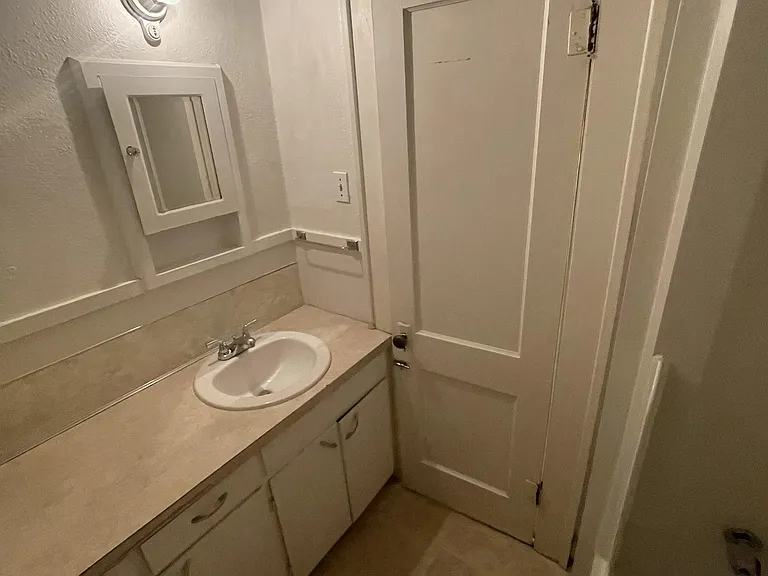 200 East Laurel Street - 10 — Photo 17