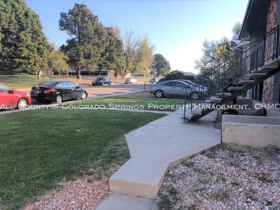 2nd image of 1129 Cree Dr #D