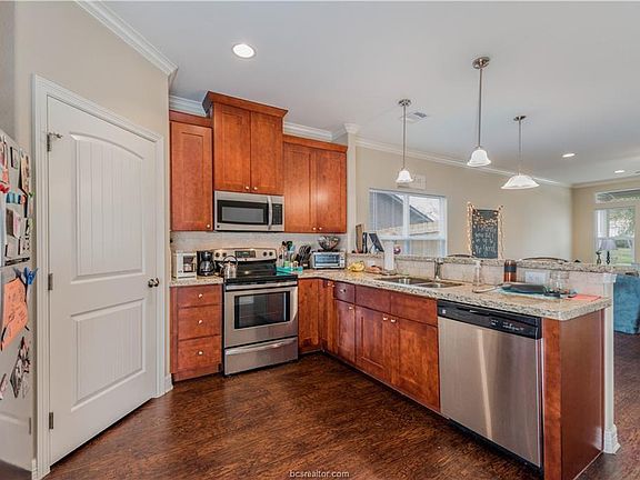 2nd image of 1206 Hardwood Ln