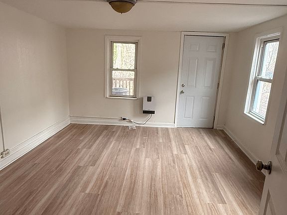 5th image of 105 Decatur St