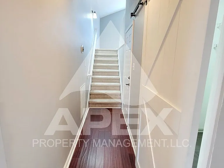 8140 Faircrest Ln — Photo 17