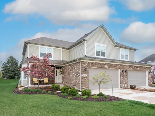 2757 Nicole Cir, Aurora, IL 60502