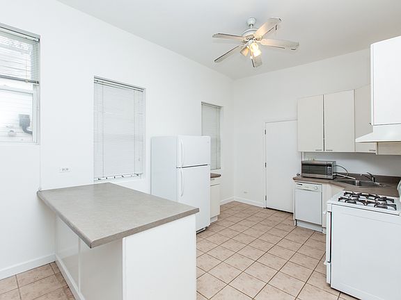 3rd image of 1644 N Marshfield Ave #1M