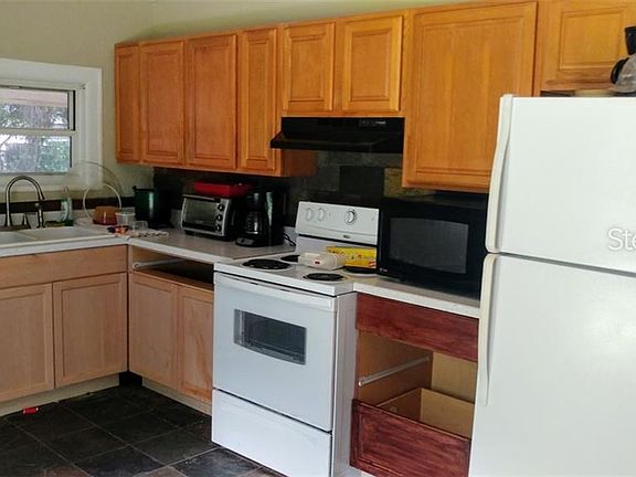 3rd image of 4301 Sky Line Dr