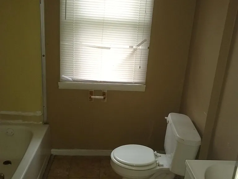 1021 N F St — Photo 6