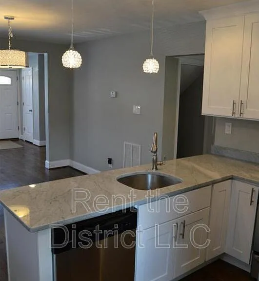 707 Kennedy St NE — Photo 6