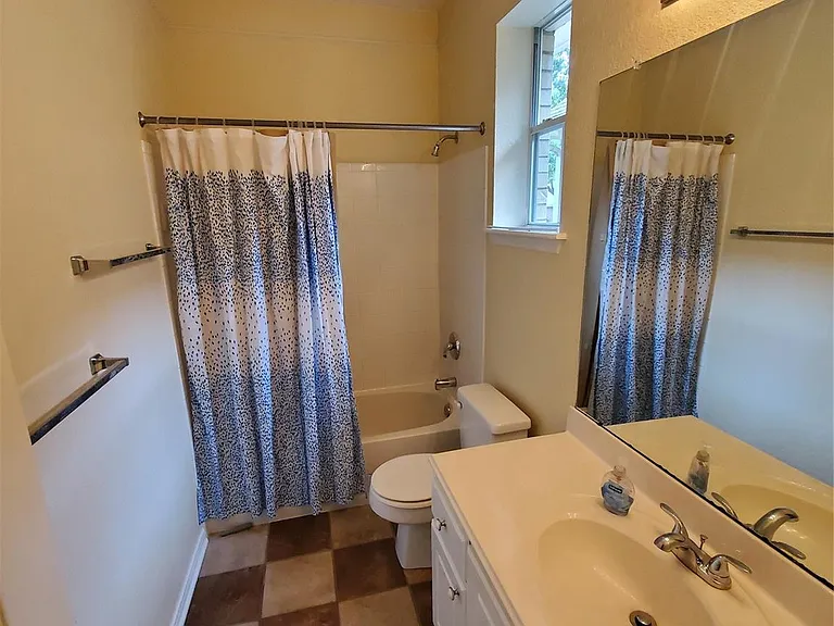 2715 Falling Forest Ct — Photo 11