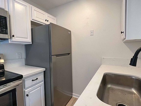3rd image of 4526 1/2 Illinois St Unit 4