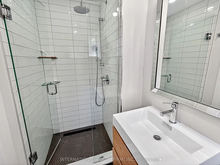 26 Dellbrook Cres — Photo 33