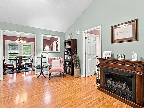 4th image of 169 W Whitehall Rd