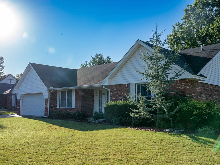 2221 W Memphis Pl — Photo 4