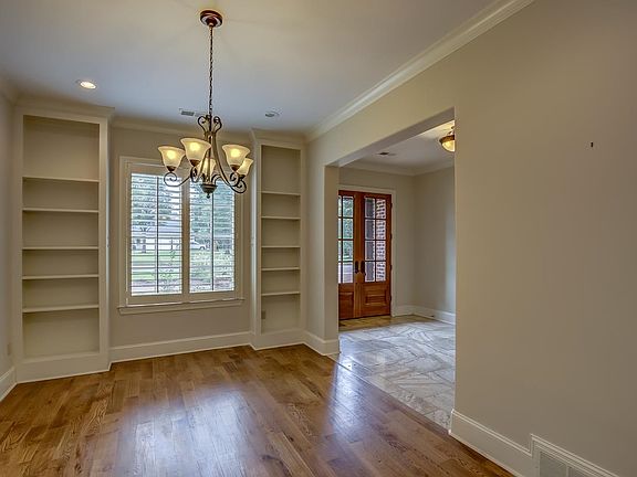 3rd image of 1340 Brayshore Dr