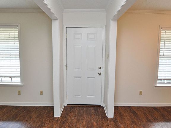 3rd image of 5528 North St