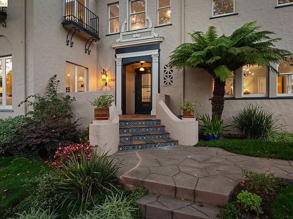 3rd image of 2747 Forest Ave