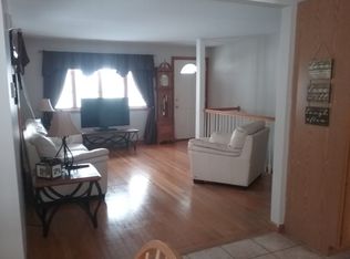 47 Gardens Dr, Springfield, MA 01119