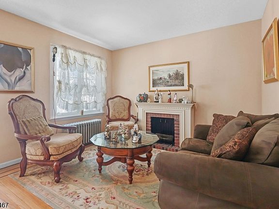 3rd image of 47 Elycroft Pkwy