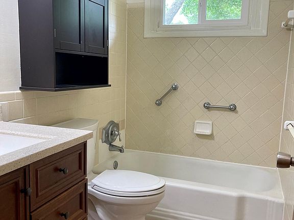 2nd image of 11124 Oak St #1