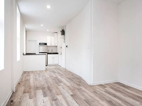 5th image of 3 Clinton St #11