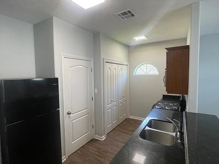 410 Ellender St #410 — Photo 4