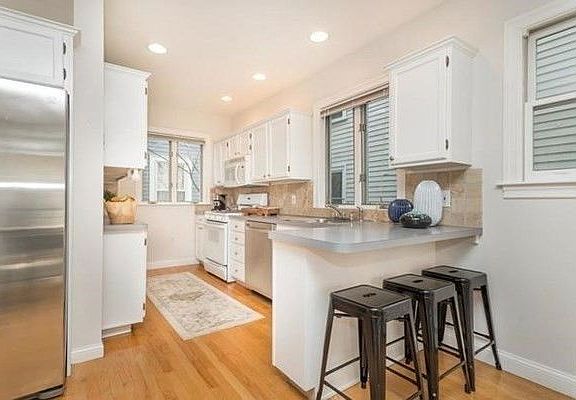 2nd image of 1431 Cambridge St APT 1