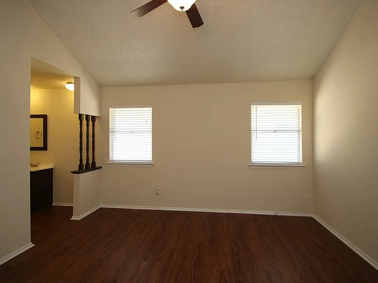 7017 Crosswood Dr — Photo 8