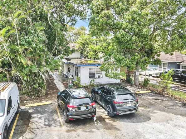 898 NE 39th St, Oakland Park, FL 33334