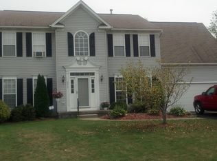 6817 Erica Ln, Lockport, NY 14094