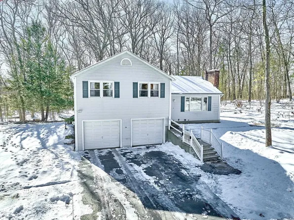 34 Carriage Lane, Hooksett, NH 03196