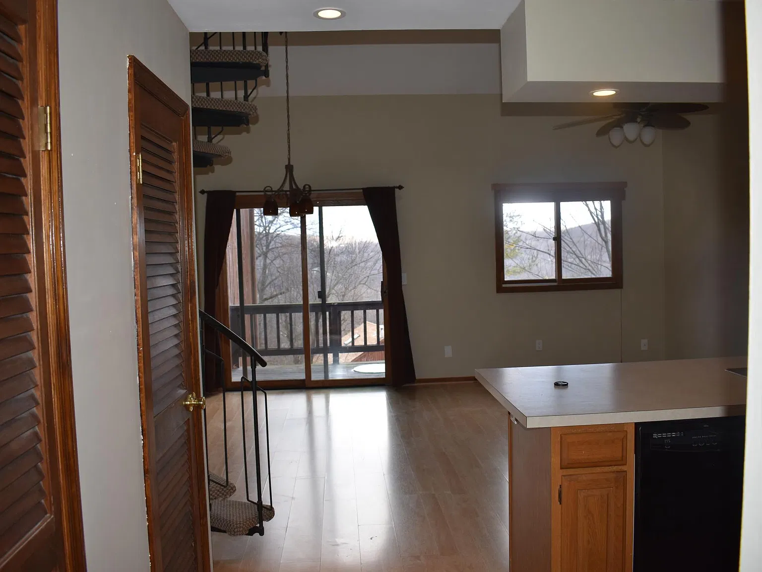 2 bed, 900 sqft, $2,050 — Photo 4
