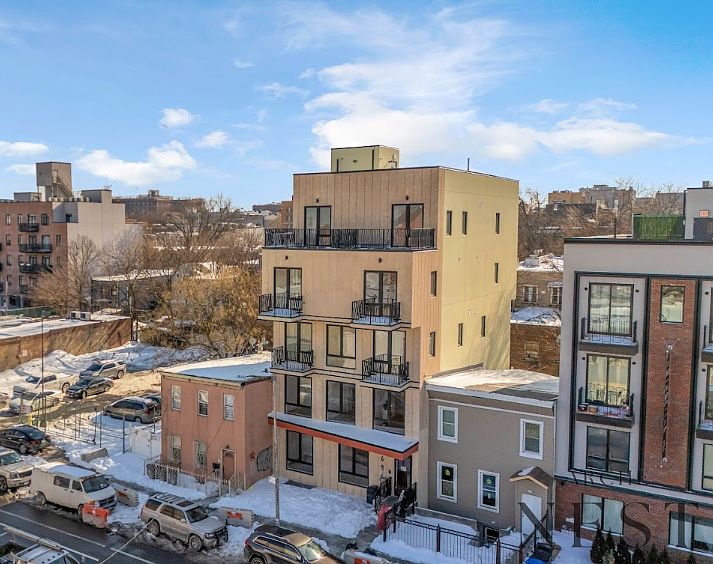 1st image of 1696 Pacific St #1B