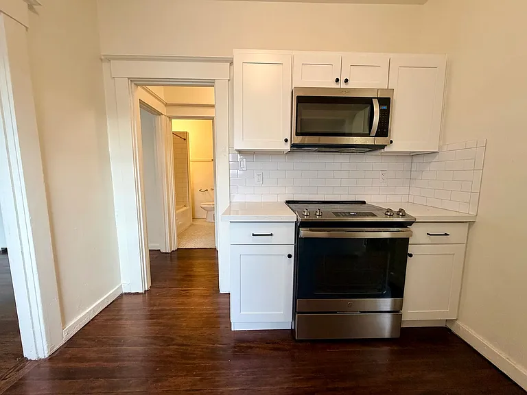 5234 University Way NE — Photo 4