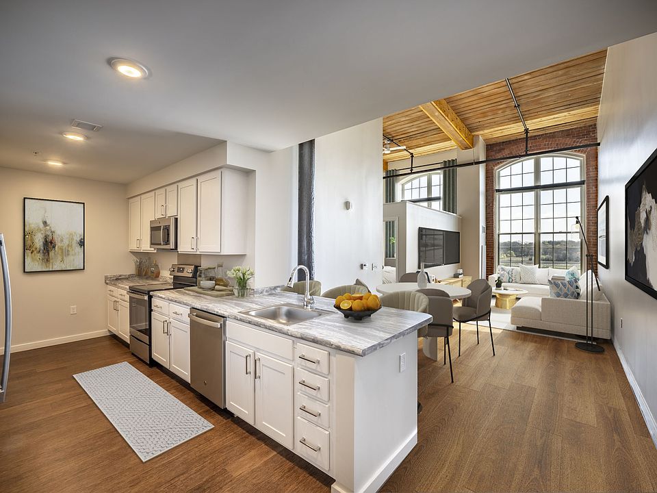 Spacious Kitchen & Living Area