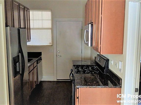 3rd image of 1849 W Cornelia Ave #3S