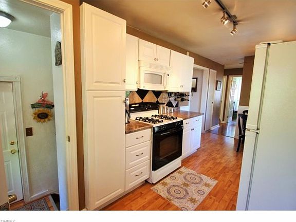 3rd image of 25601 Drakefield Ave