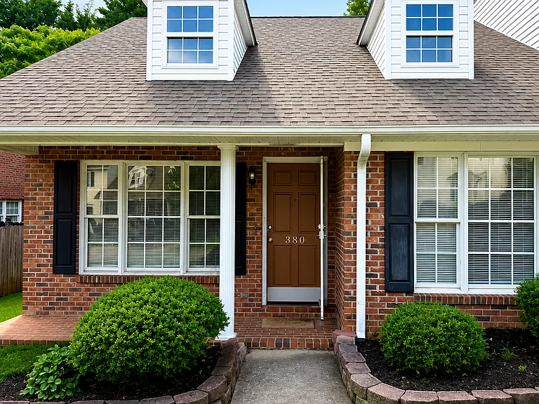 380 W Pointe Dr — Photo 1