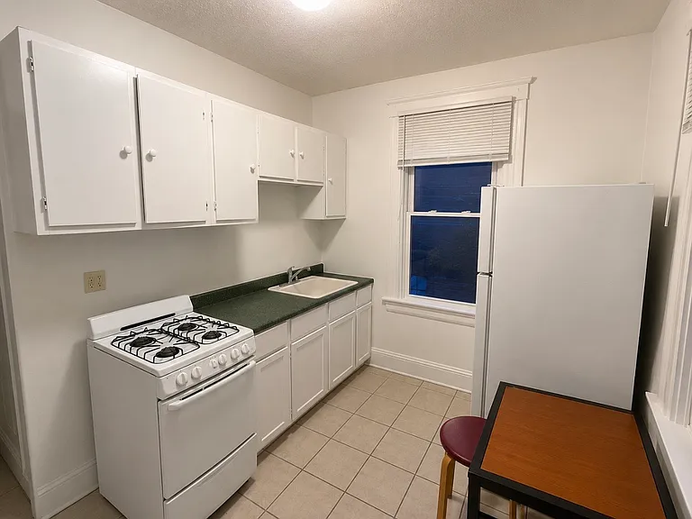 1914 Hudson Ave #1 — Photo 3