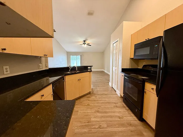 610 Muskrat Dr — Photo 12