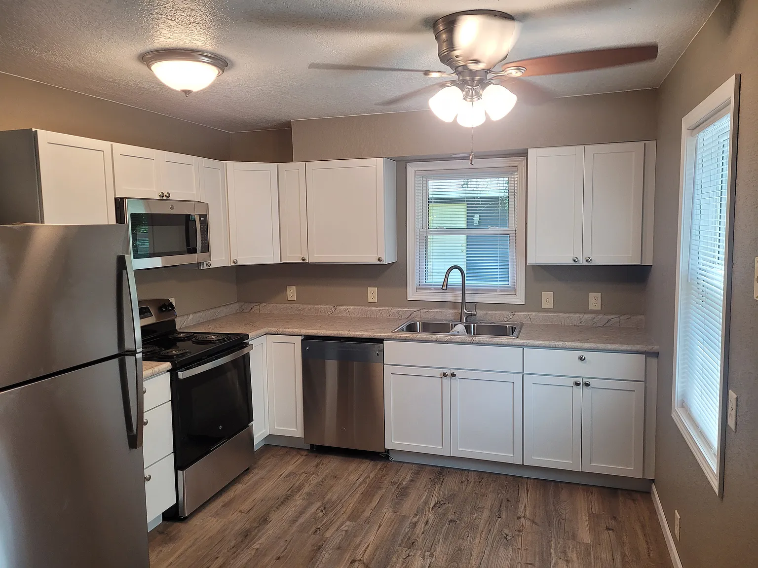 2 bed, 704 sqft, $950 — Photo 2