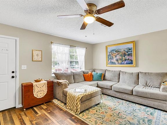 3rd image of 1733 LARKIN ROAD