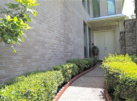 3rd image of 2702 Oakmont Ln