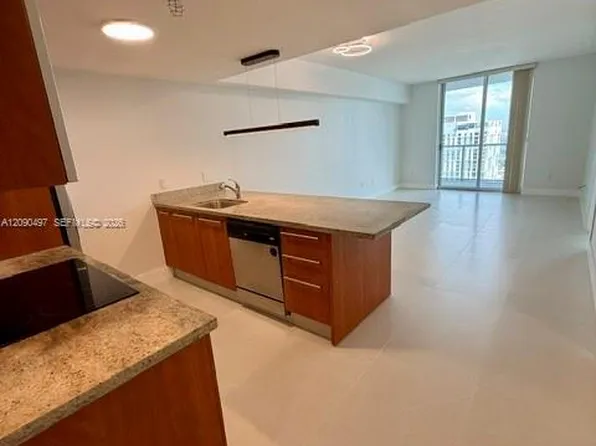 185 SW 7th St, Miami, FL