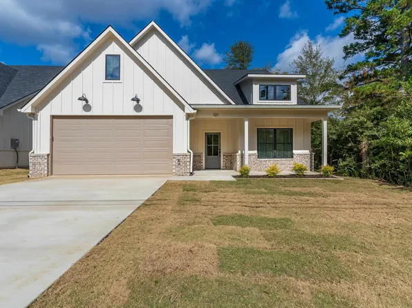 101 Saint Clair Dr, Longview, TX 75605