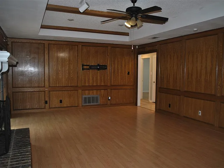 1902 Aspen Dr — Photo 6