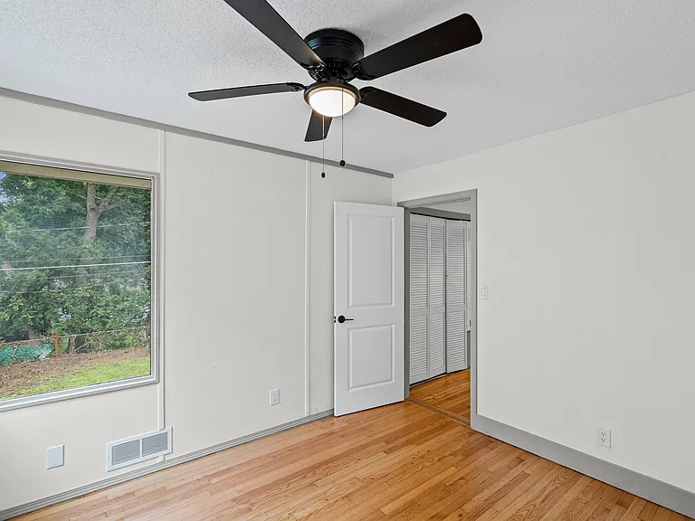 7809 Rosewood Dr — Photo 15